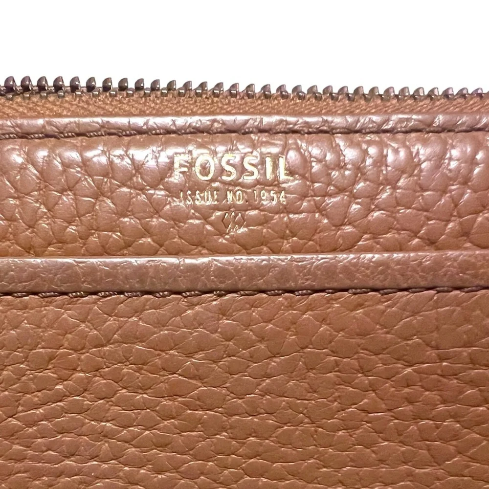 Fossil Issue No. 1954 Zippered Brown Pebble Leather Zip Around Clutch Wallet - Picture 3 of 4